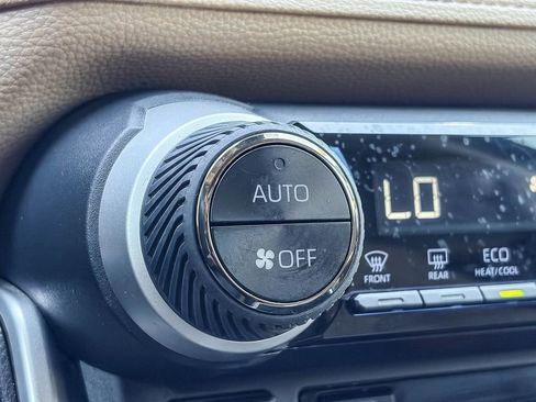 Used 2019 Toyota RAV4 Limited w/ All Weather Liner Package FWD image 27