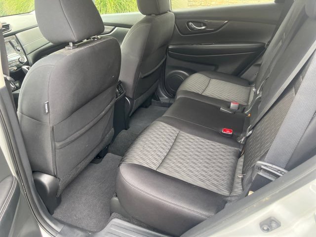 Used 2017 Nissan Rogue SV AWD/4WD image 13