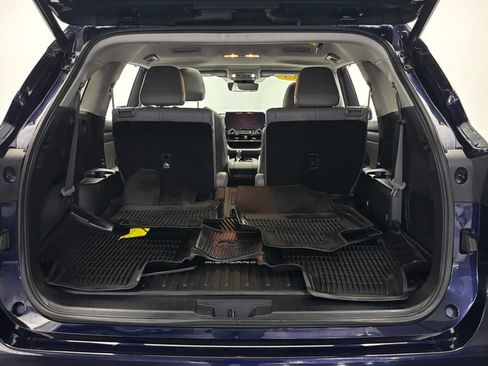 Used 2023 Toyota Highlander XLE AWD/4WD image 40