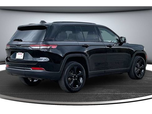 Certified 2023 Jeep Grand Cherokee Altitude AWD/4WD image 18