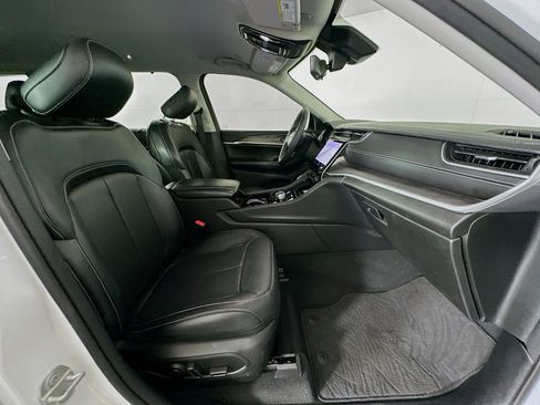 Used 2023 Jeep Grand Cherokee L Limited w/ Luxury Tech Group II image 33