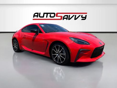 Used 2025 Toyota GR86 w/ ALL Weather Mat Package (TMS) RWD image 1