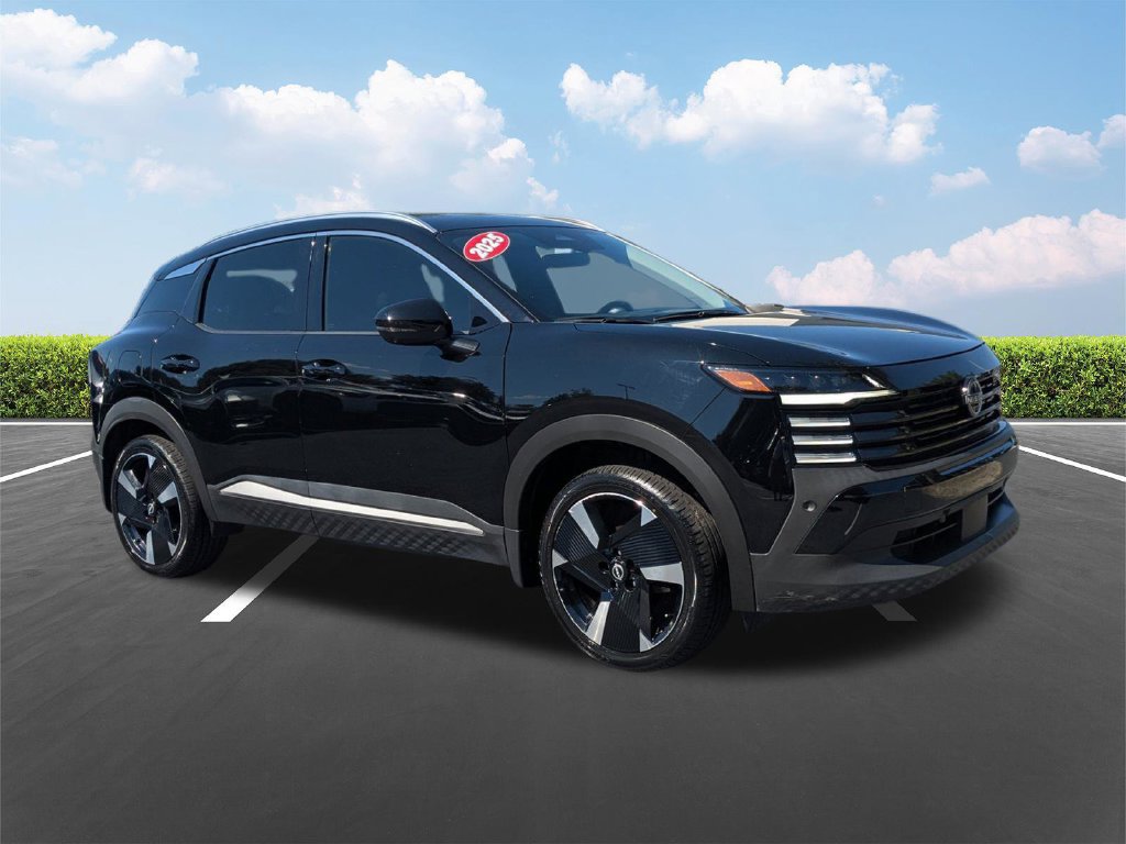 Used 2025 Nissan Kicks SR AWD/4WD image 2