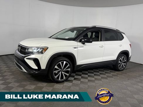 Used 2023 Volkswagen Taos SE w/ Panoramic Sunroof Package FWD image 1