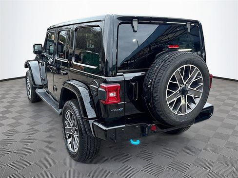 Used 2023 Jeep Wrangler Unlimited Sahara image 8
