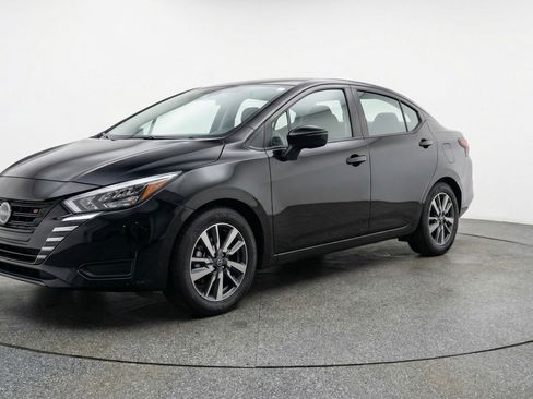 Used 2025 Nissan Versa SV FWD image 3