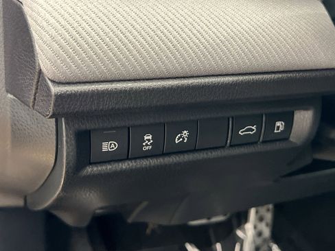 Used 2025 Toyota Camry SE image 27