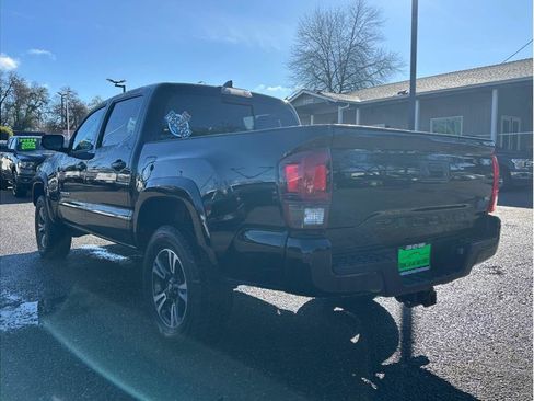 Used 2019 Toyota Tacoma TRD Sport image 5