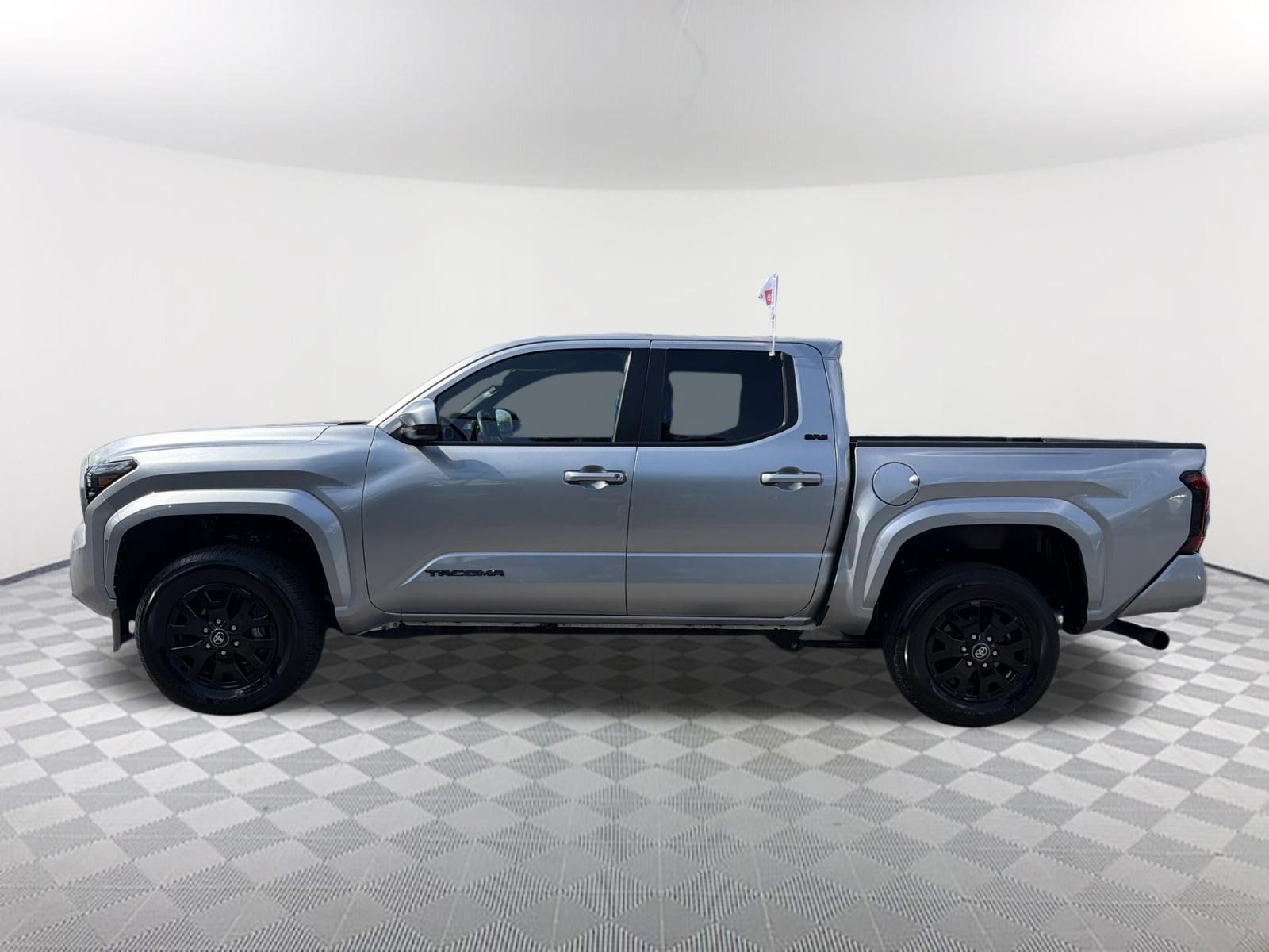 Certified 2025 Toyota Tacoma SR5 AWD/4WD image 14