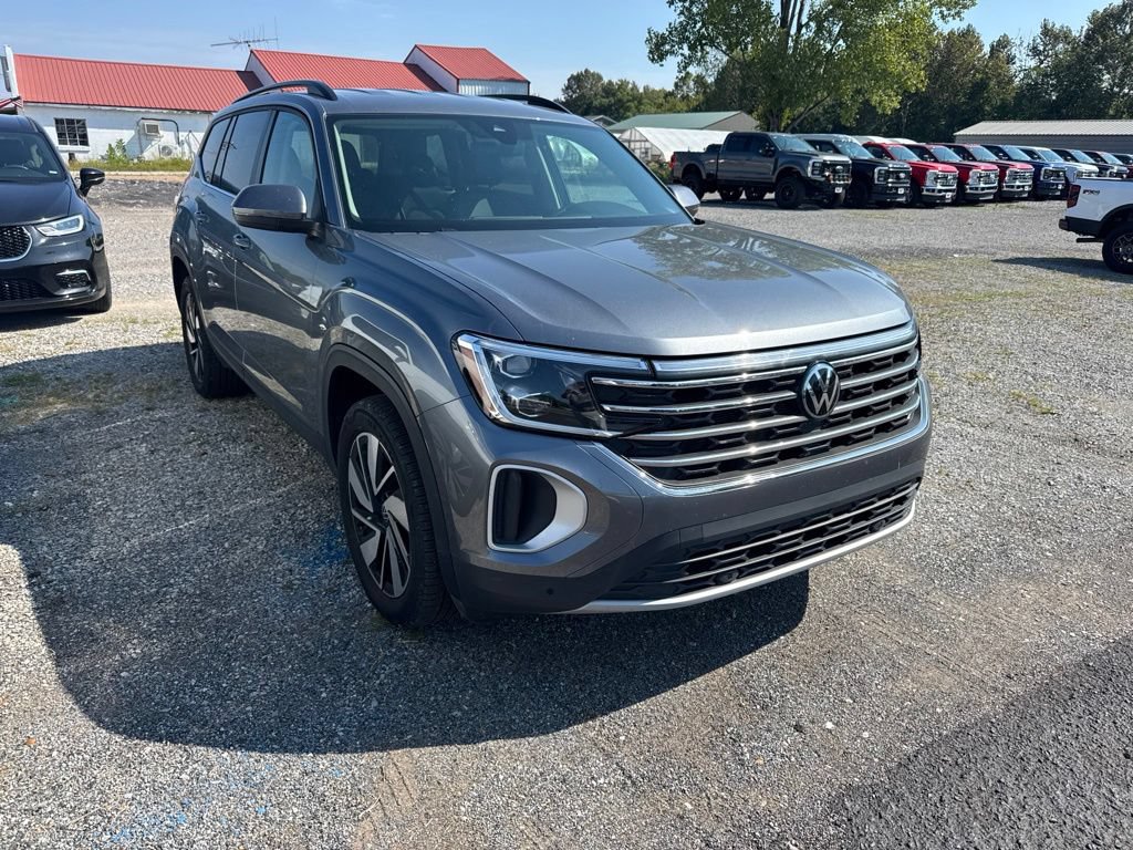Used 2025 Volkswagen Atlas SE FWD image 2
