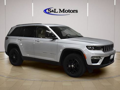 Used 2022 Jeep Grand Cherokee Limited w/ Luxury Tech Group II AWD/4WD image 10