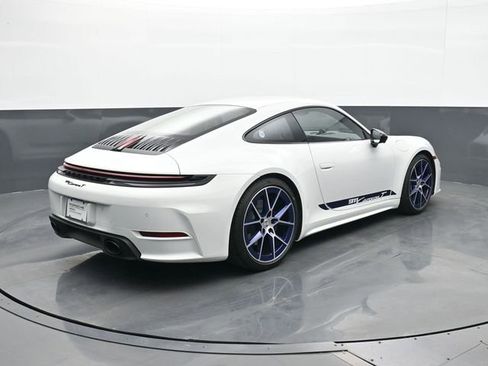 Certified 2025 Porsche 911 Carrera T RWD image 17