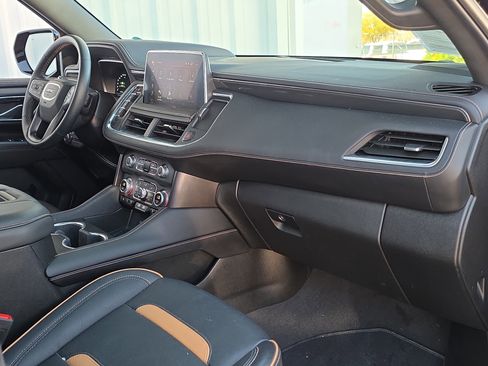 Used 2024 GMC Yukon AT4 w/ AT4 Premium Plus Package image 40