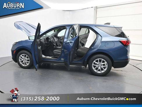 Used 2024 Chevrolet Equinox LT AWD/4WD image 38