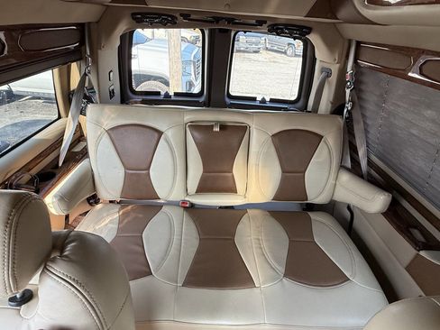 Used 2015 Chevrolet Express 2500 image 27