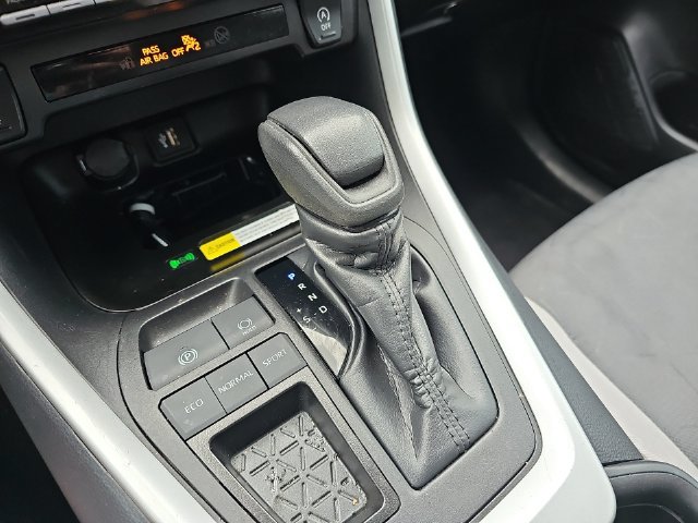 Used 2024 Toyota RAV4 XLE FWD image 15