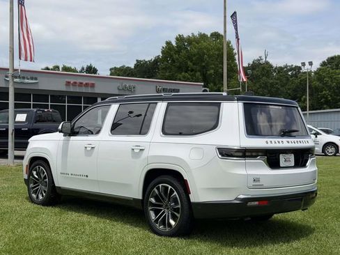 Used 2022 Jeep Grand Wagoneer Series III w/ Rear Seat Video Group 1 AWD/4WD image 11