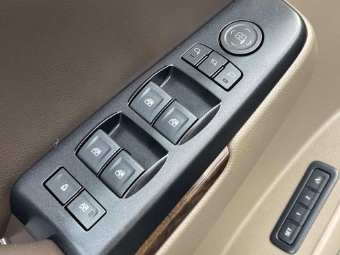 Used 2018 Chevrolet Suburban LT AWD/4WD image 31