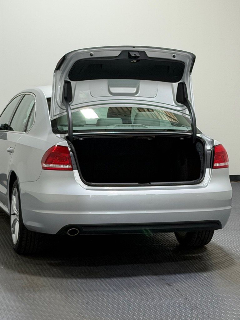 Used 2014 Volkswagen Passat TDI SE FWD image 12