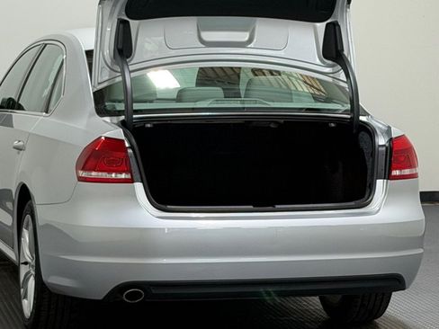 Used 2014 Volkswagen Passat TDI SE FWD image 12