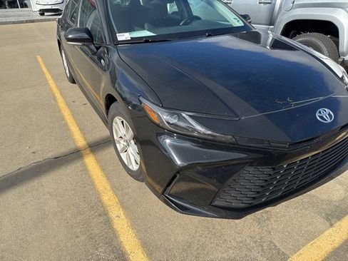 Used 2025 Toyota Camry LE image 3