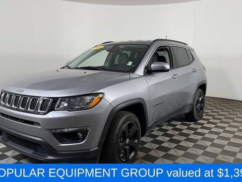 Used 2018 Jeep Compass Latitude w/ Popular Equipment Group AWD/4WD image 3