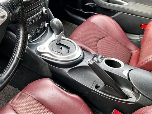 Used 2010 Nissan 370Z Touring image 14