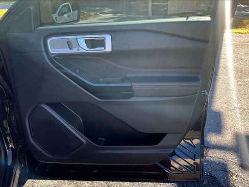 Used 2022 Ford Explorer ST-Line w/ Class IV Trailer Tow Package image 17