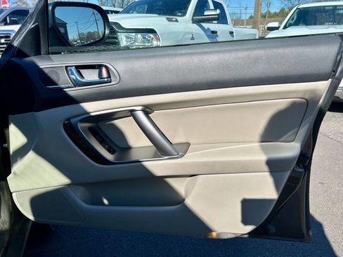 Used 2009 Subaru Outback 2.5i Limited image 16