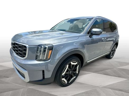 Certified 2024 Kia Telluride S FWD image 4