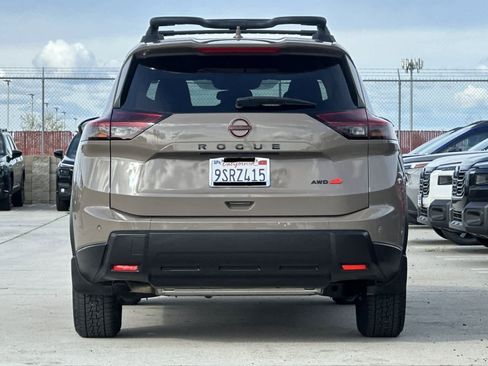 Used 2025 Nissan Rogue SV image 4