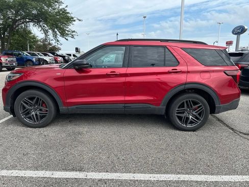 Used 2025 Ford Explorer ST-Line w/ Premium Package AWD/4WD image 2