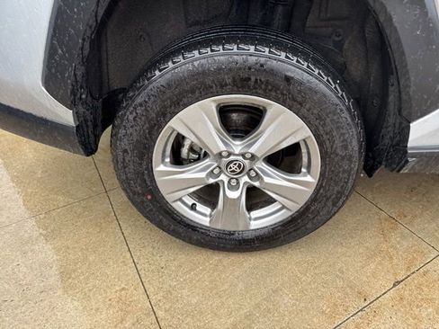 Used 2025 Toyota RAV4 XLE image 9