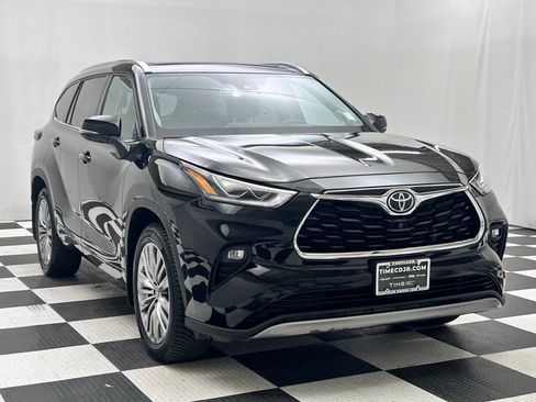 Used 2022 Toyota Highlander Platinum AWD/4WD image 2