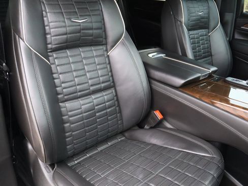 Used 2024 Cadillac Escalade Sport Platinum w/ LPO, ONYX Package AWD/4WD image 24