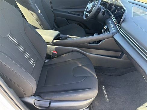 Certified 2025 Hyundai Elantra SEL image 13