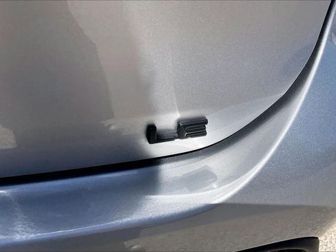 Used 2023 Toyota Highlander LE image 9