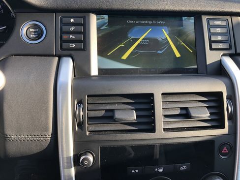 Used 2016 Land Rover Discovery Sport SE image 21