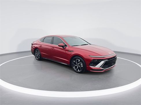 Certified 2025 Hyundai Sonata SEL image 2