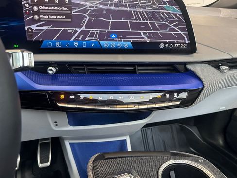 Certified 2025 Cadillac Optiq Sport 2 w/ LPO, Floor Liner Package AWD/4WD image 27