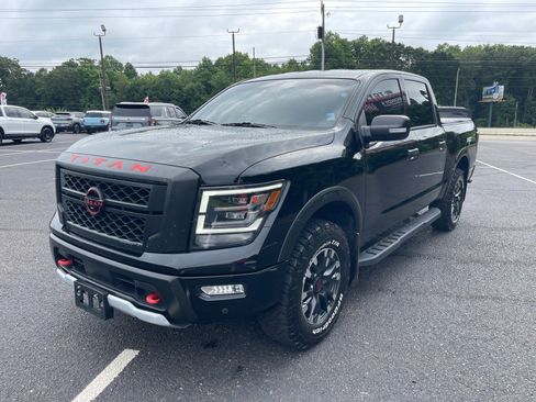 Used 2023 Nissan Titan PRO-4X w/ Pro-4x Convenience Package AWD/4WD image 3