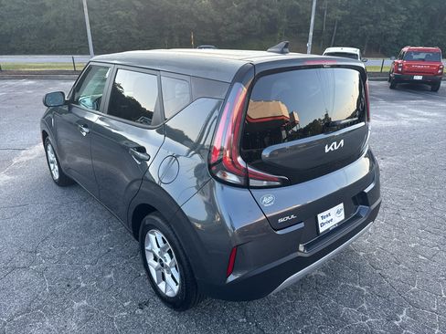 Used 2025 Kia Soul LX w/ LX Technology Package FWD image 10