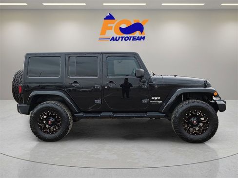 Used 2018 Jeep Wrangler Unlimited Sahara image 5