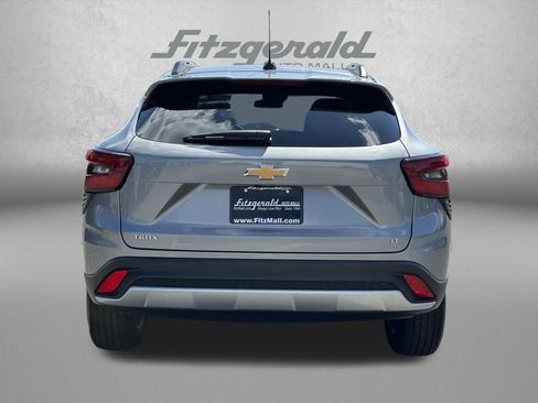 Used 2025 Chevrolet Trax LT FWD image 6