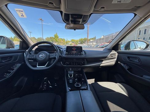 Used 2024 Nissan Rogue S image 32