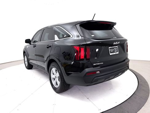 Certified 2023 Kia Sorento LX FWD image 16