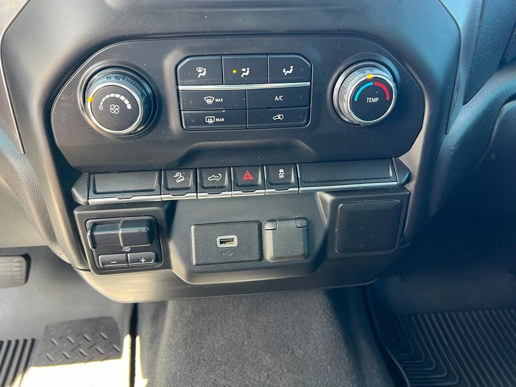 Used 2019 Chevrolet Silverado 1500 Custom Trail Boss w/ Custom Convenience Package AWD/4WD image 31