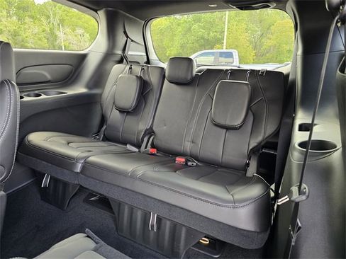 New 2026 Chrysler Pacifica Select image 14