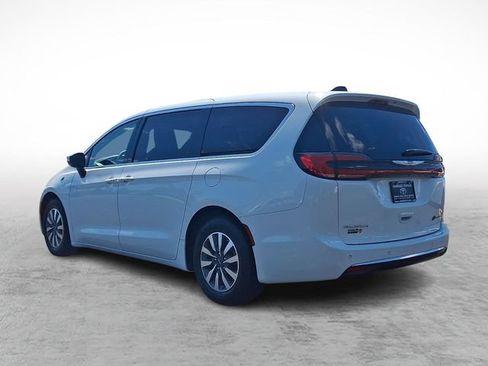 Used 2023 Chrysler Pacifica Touring-L FWD image 4