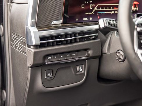 Used 2025 Cadillac Escalade Luxury image 22